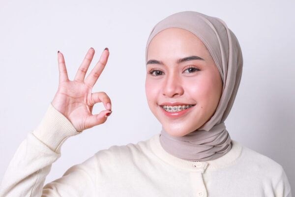 تعرف على تكلفة تقويم الأسنان في مصر 2025 وأنواعه المختلفة مثل التقويم الثابت والشفاف. دليل شامل يساعدك في اختيار أفضل دكتور تقويم بأسعار مناسبة ونتائج مضمونة لابتسامة متناسقة.