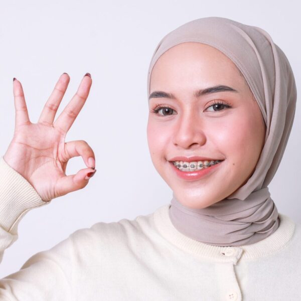 تعرف على تكلفة تقويم الأسنان في مصر 2025 وأنواعه المختلفة مثل التقويم الثابت والشفاف. دليل شامل يساعدك في اختيار أفضل دكتور تقويم بأسعار مناسبة ونتائج مضمونة لابتسامة متناسقة.