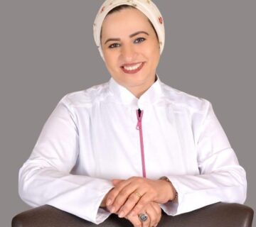 صورة دكتورة هبة العدل . عيادة سمايلى دنتال للاسنان . استشارى زراععة و تجميل الاسنان